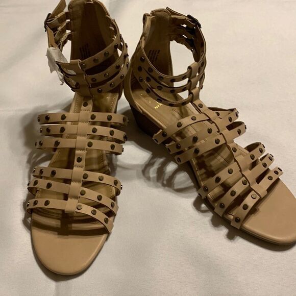 New Directions size 10 wedge sandal with zip up back. Cream & studded detail NWT - Picture 1 of 13